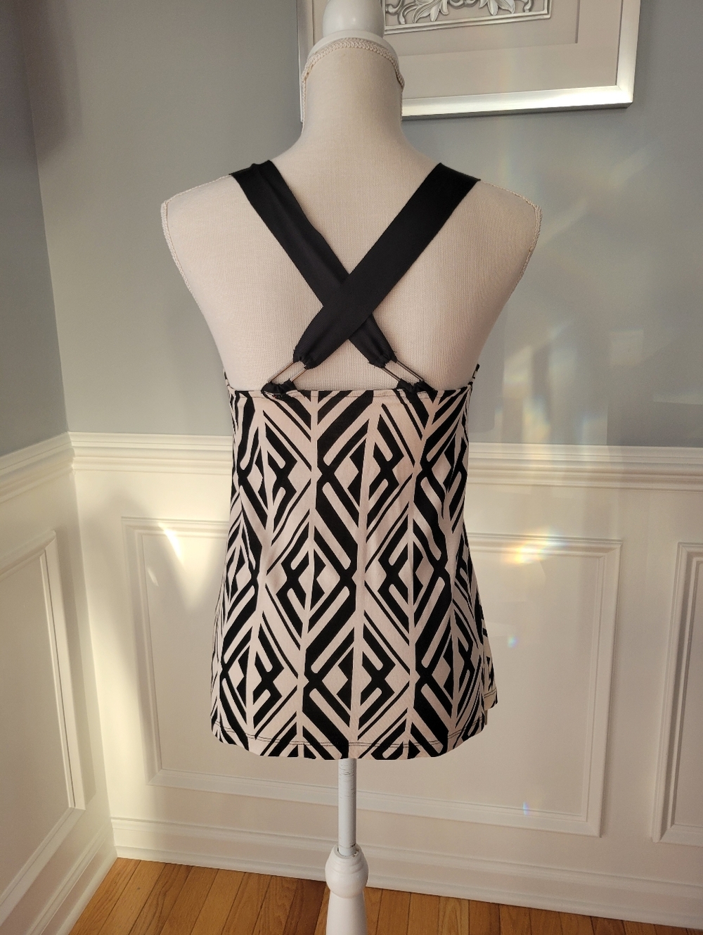 Banana Republic Black and Off White Geometric Ribbon Strap Tank Womens Size XS - Picture 4 of 8
